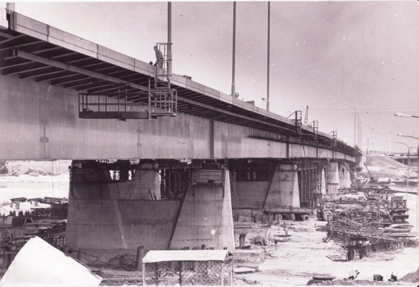 Początek budowy mostu łączącego Bródno z Bielanami.Sierpień 1978 r.